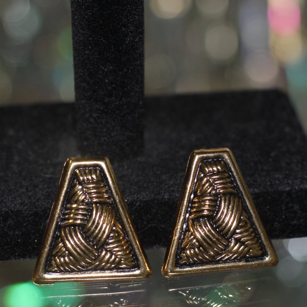 90's Triangular Clip On Earrings